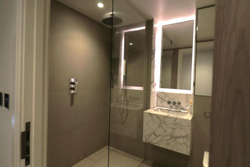 Riverside Luxury - Pool, Gym, Sauna, Cinema, Bowling Alley And More! Appartement