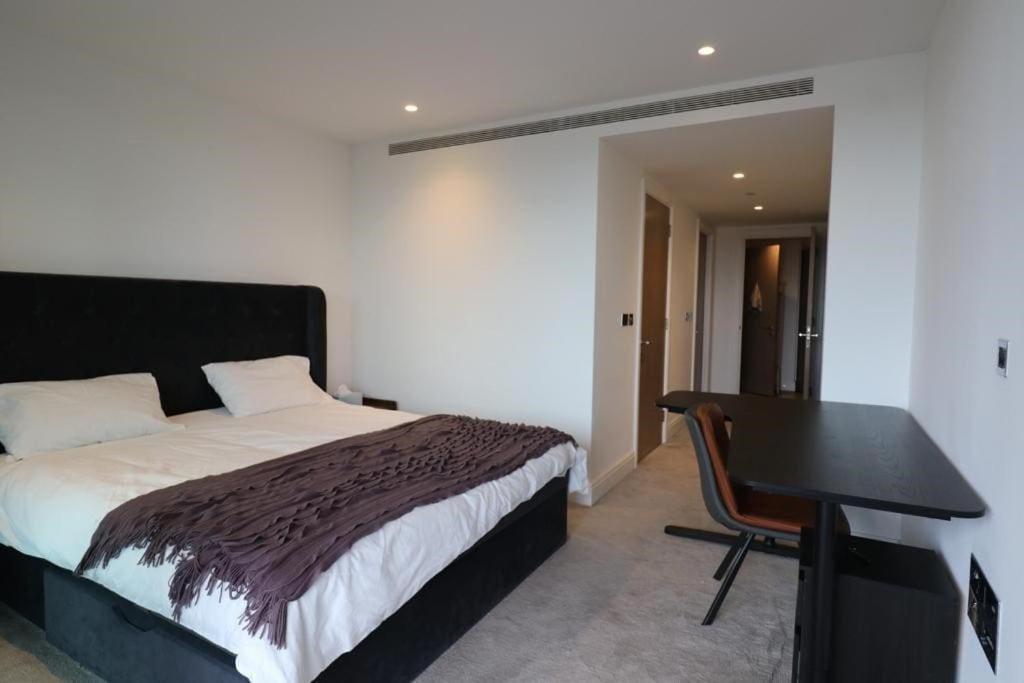 Riverside Luxury - Pool, Gym, Sauna, Cinema, Bowling Alley And More!