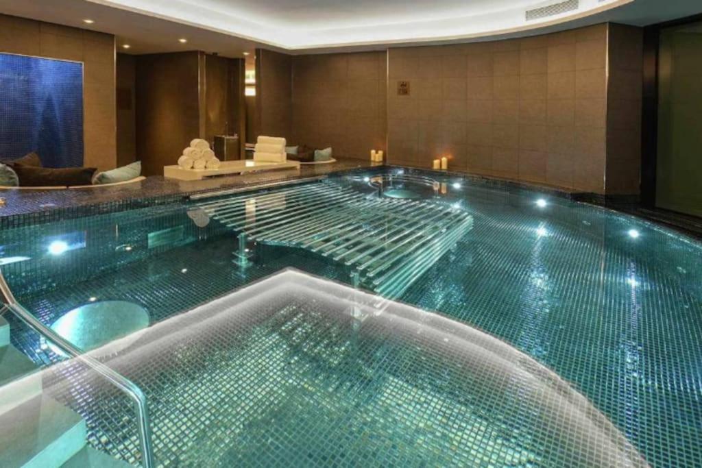 Riverside Luxury - Pool, Gym, Sauna, Cinema, Bowling Alley And More! Appartement *