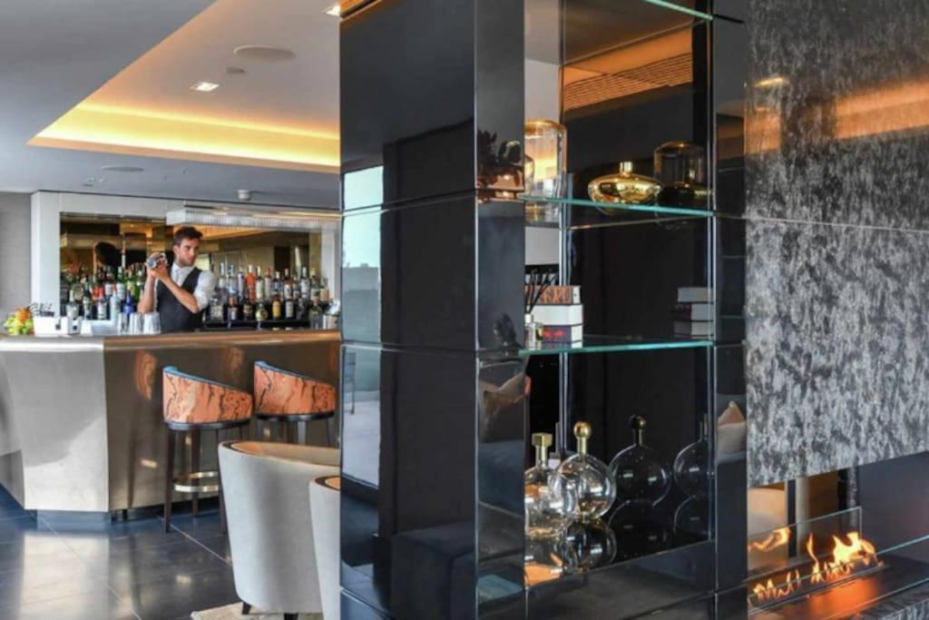 Apartment Riverside Luxury - Pool, Gym, Sauna, Cinema, Bowling Alley And More!