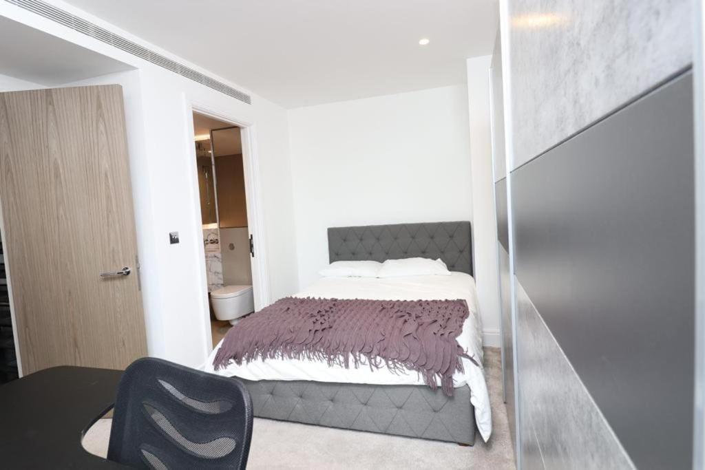 Riverside Luxury - Pool, Gym, Sauna, Cinema, Bowling Alley And More!