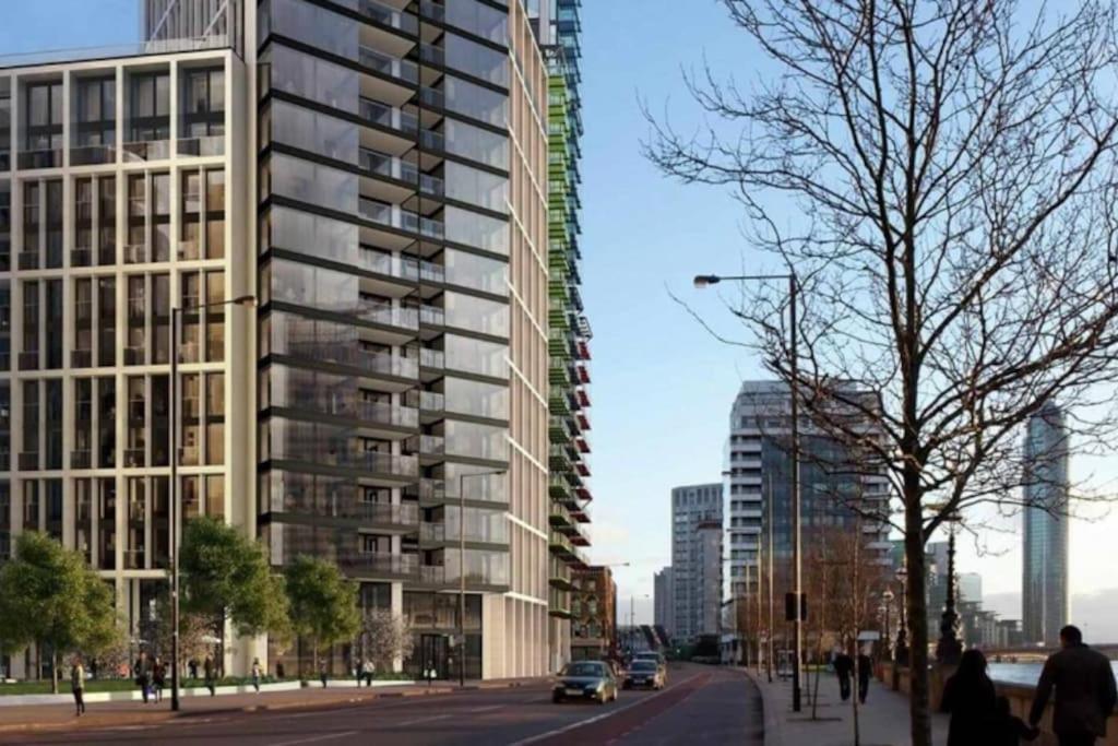 Apartment Riverside Luxury - Pool, Gym, Sauna, Cinema, Bowling Alley And More! London