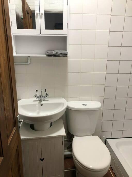 Entire Private House In The Heart Of Apartment London