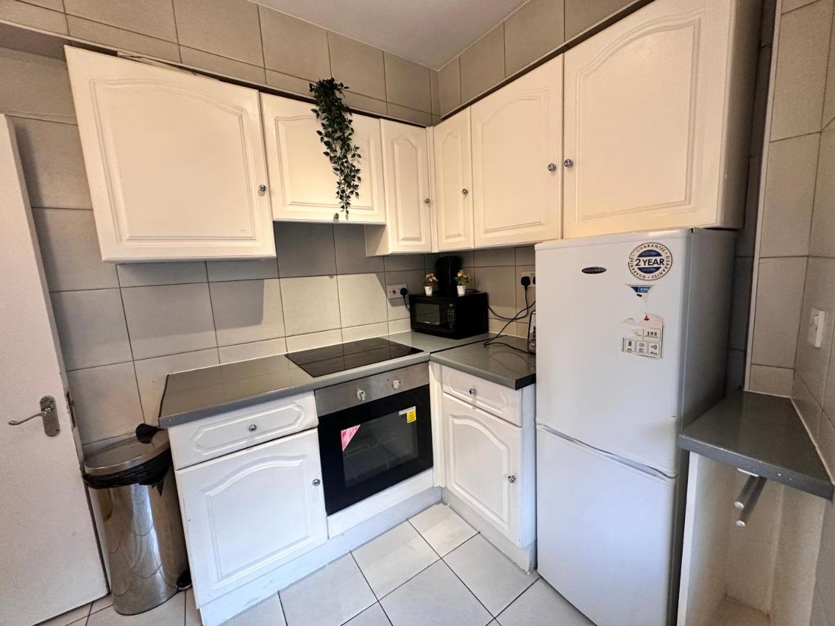 Apartment Lovely 2-bedroom In *