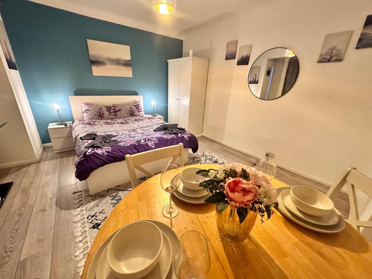 Lovely 2-bedroom In * London