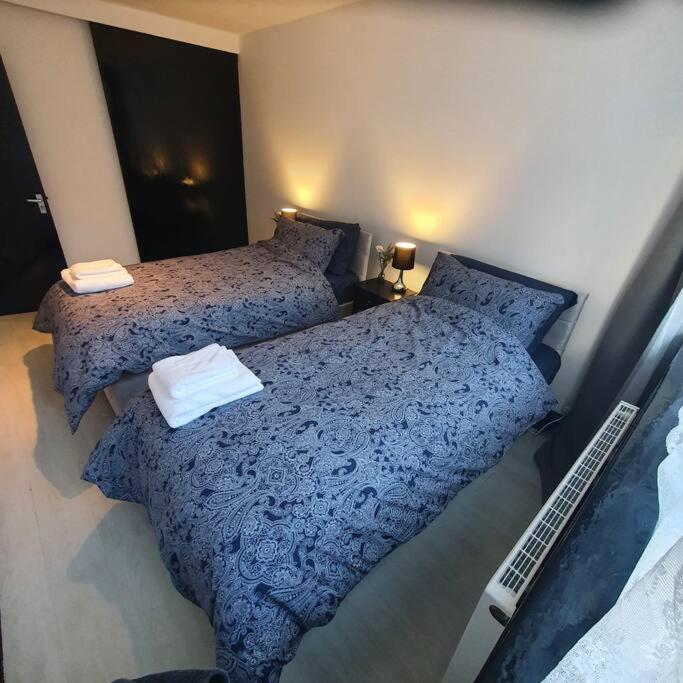 3beds Family Friendly In With Good Transport Links Apartamento