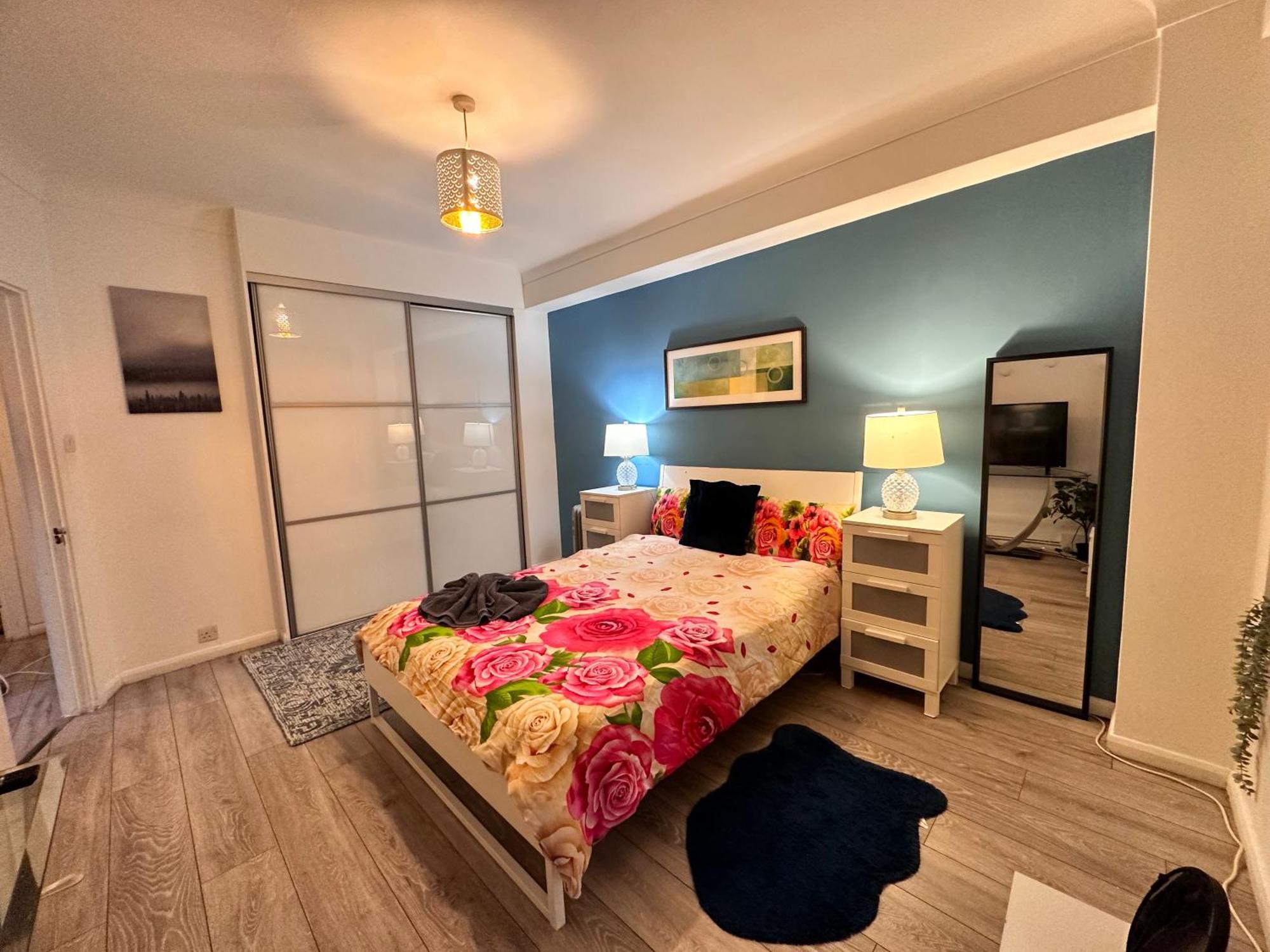 Apartment Lovely 2-bedroom In