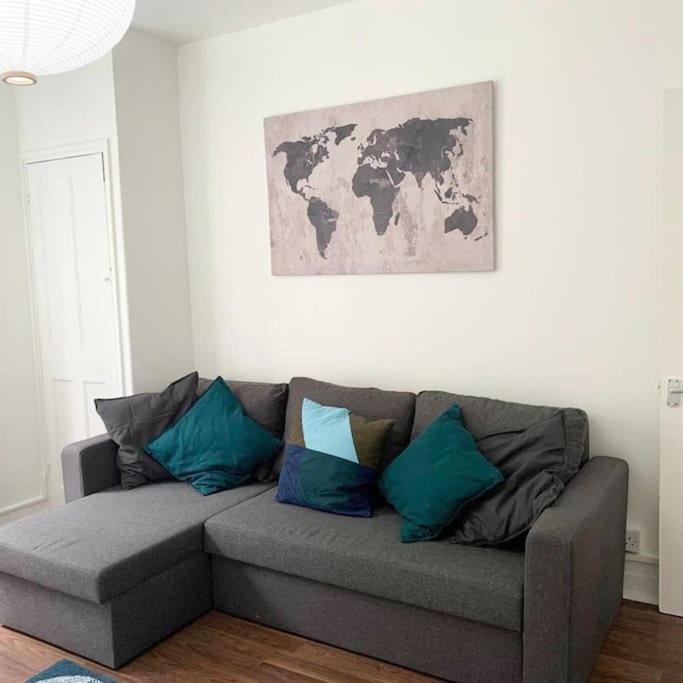 Fab Spot In Apartment London