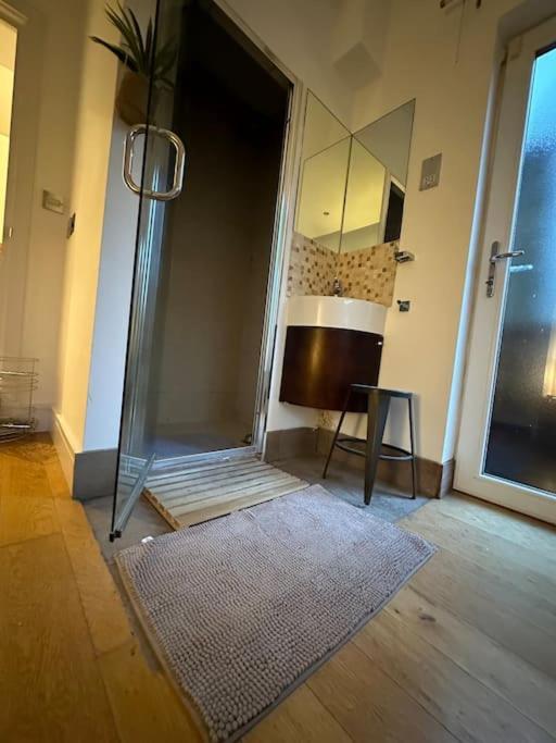 Putney , Modern-flawless ! Apartment