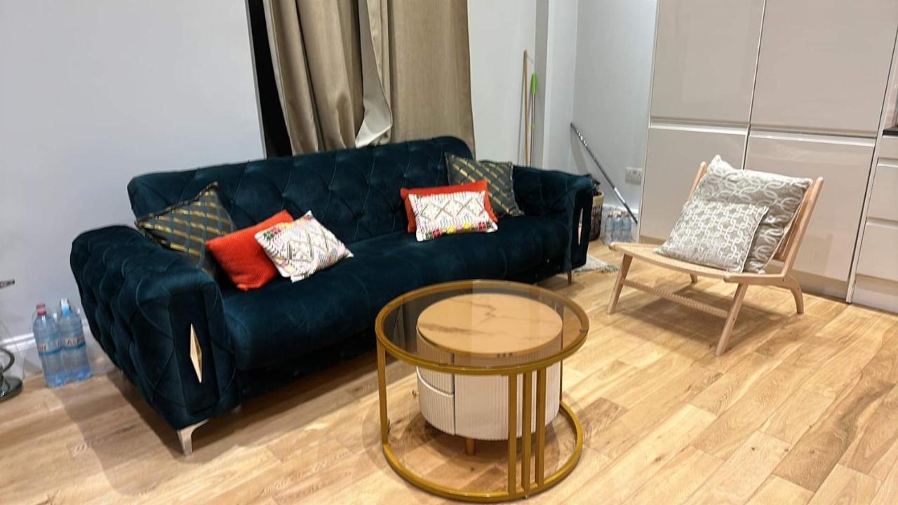 Acton House Apartment *