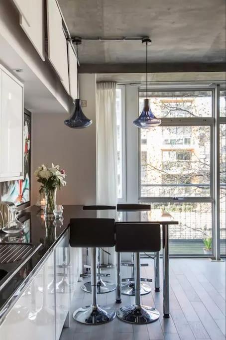 Canal-side In Shoreditch Apartment *
