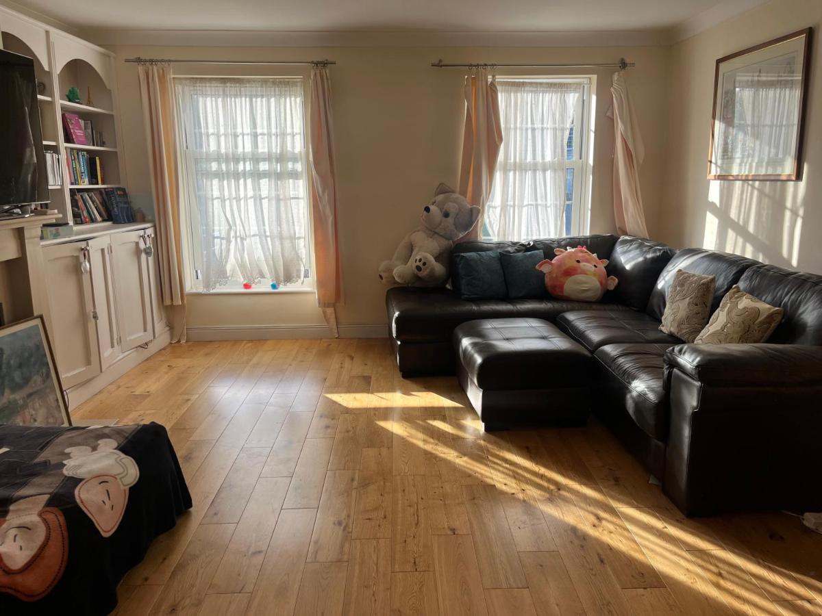 Close To Wimbledon Tennis * London