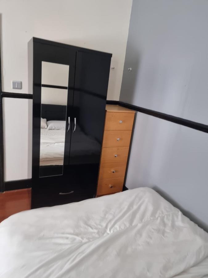 Habitación en casa particular Lackco's Kingsize Luxurious Londres