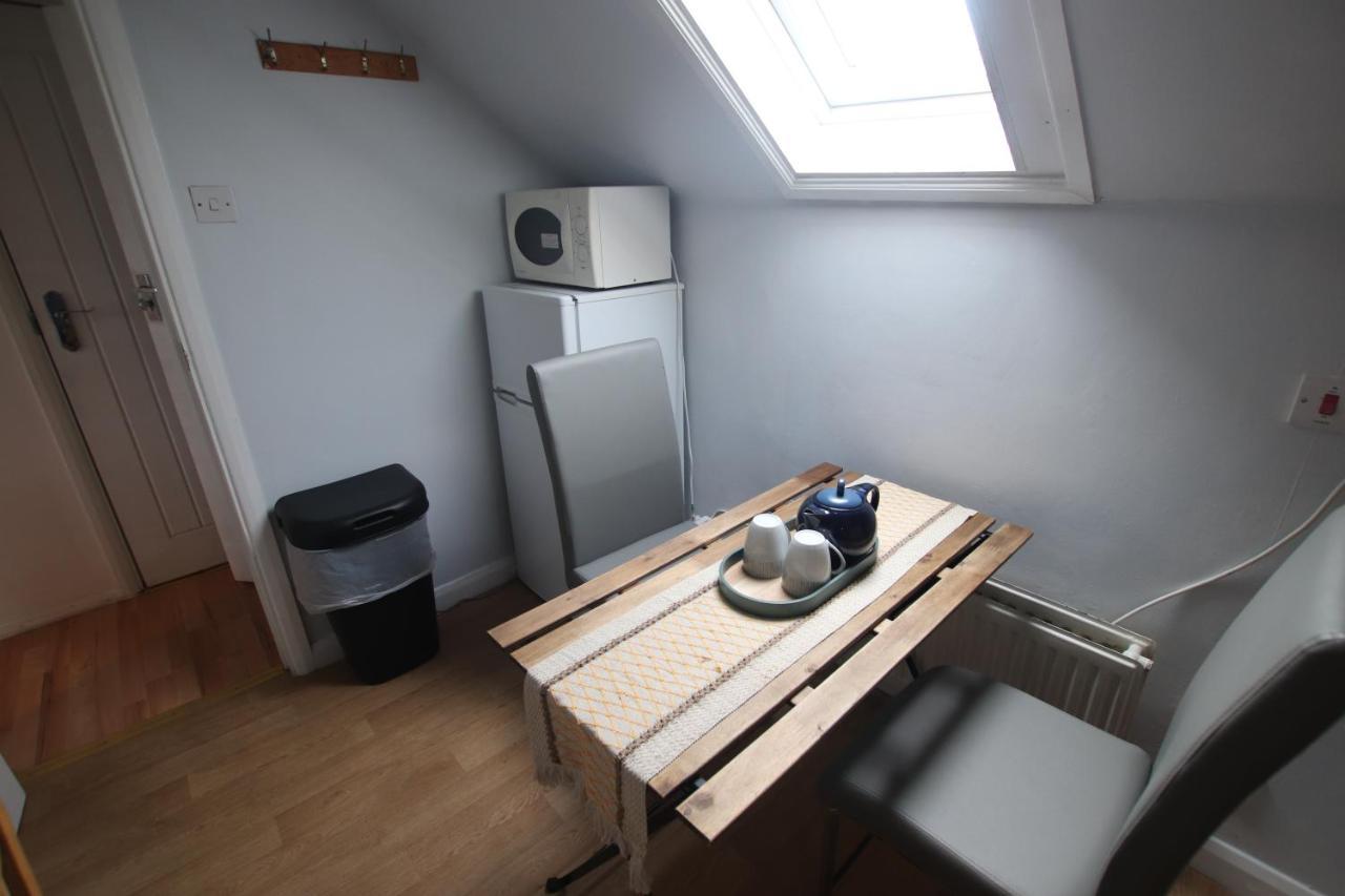 Nice Holiday Studio 15 Mins From Central Apartment *