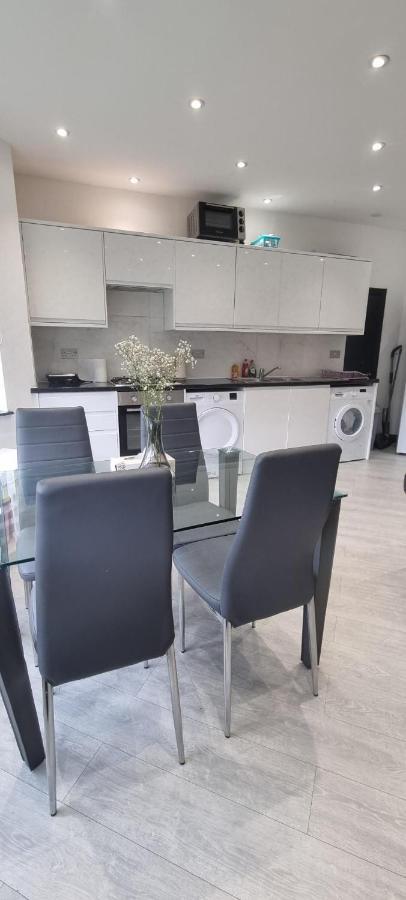 Modern 2 Bdr Apartment