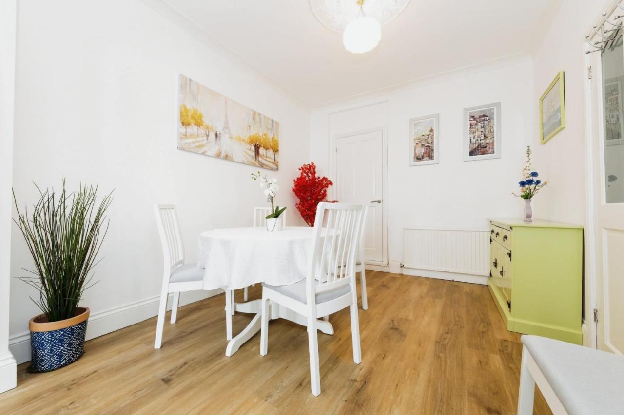 Your Chic 3br Comfort And Style In Holiday home London