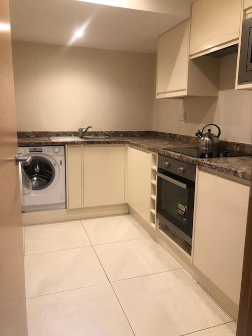 Flat In North Acton * London