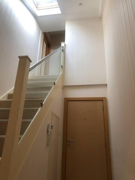 Flat In North Acton