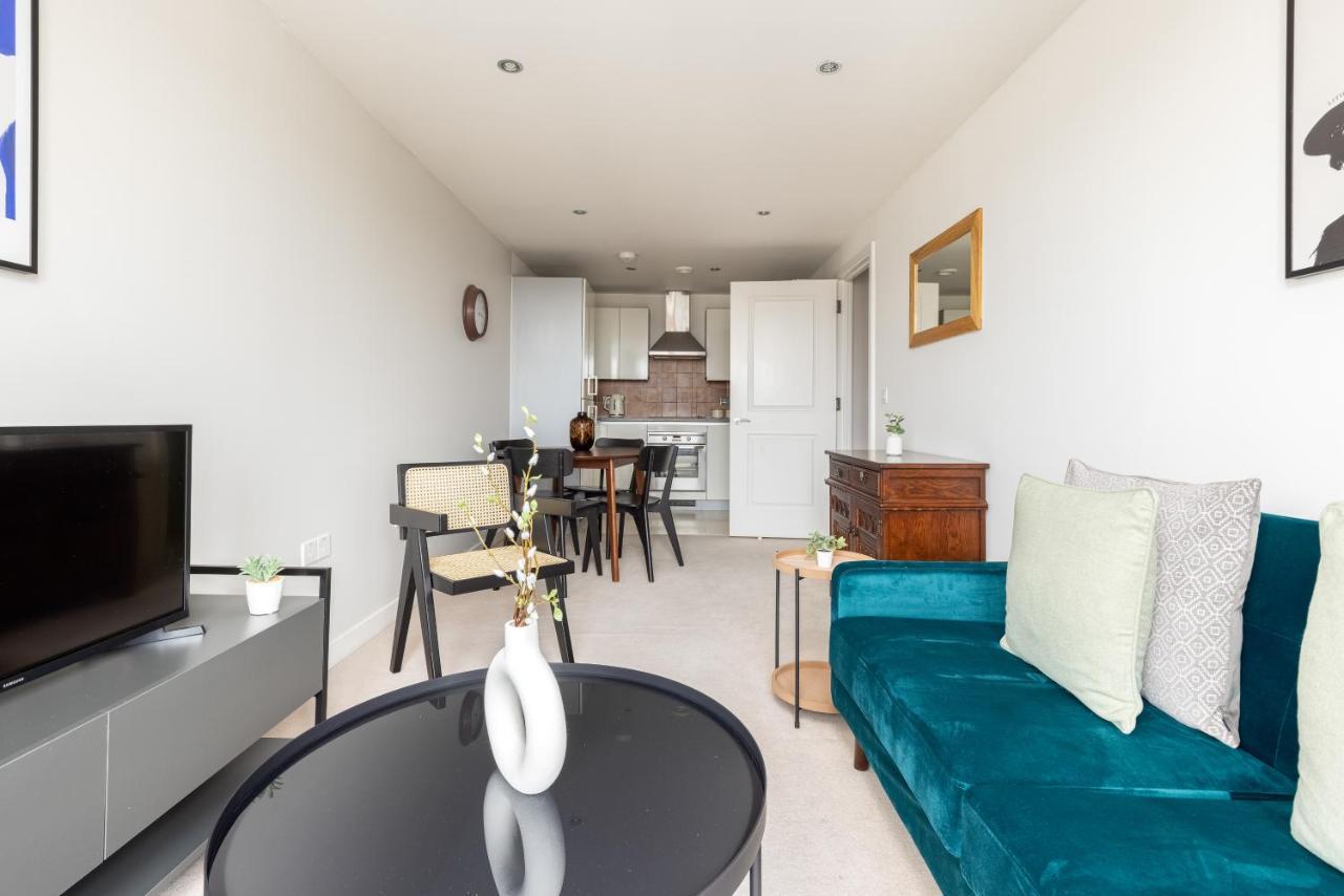 The Wimbledon Collection Apartment *