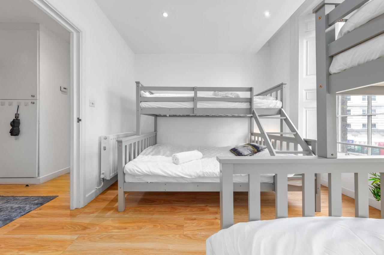 Appartement 3-bedroom Flat In Sleeps 14 Hy1