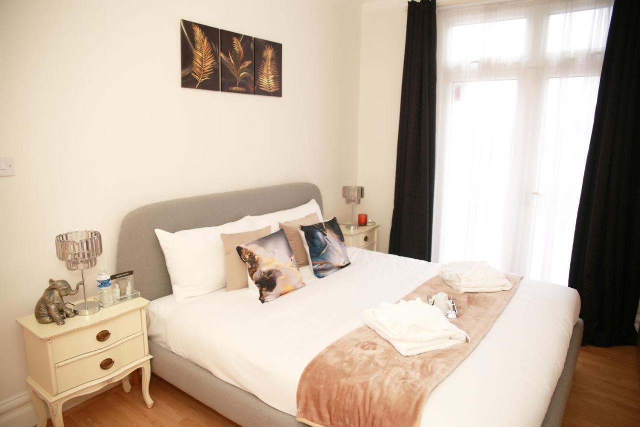Wembley Luxury Holiday home *