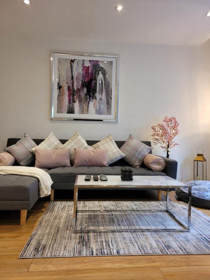 Apartment 3 Bedroom In Central Sleep 10 Hy2 *