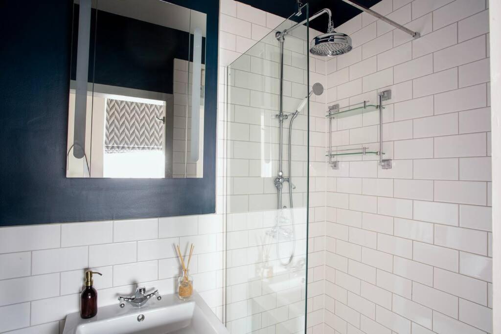 Eden - Islington - 2 Bed With Terrace