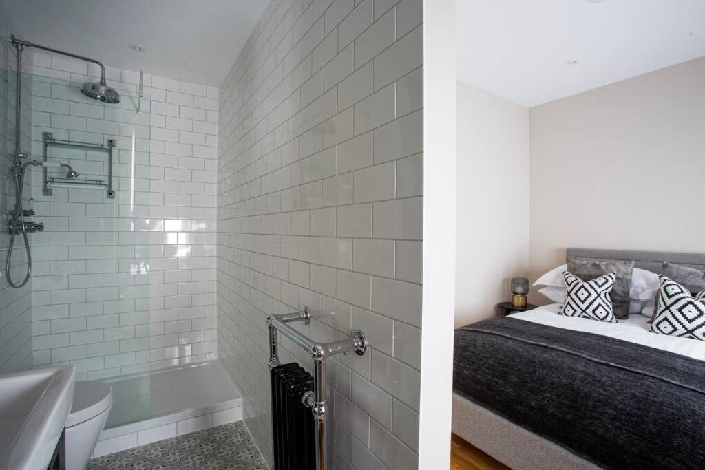 Eden - Islington - 2 Bed With Terrace Apartment