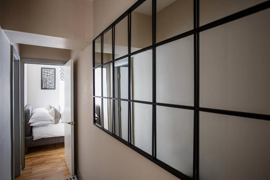 Eden - Islington - 2 Bed With Terrace Apartment *