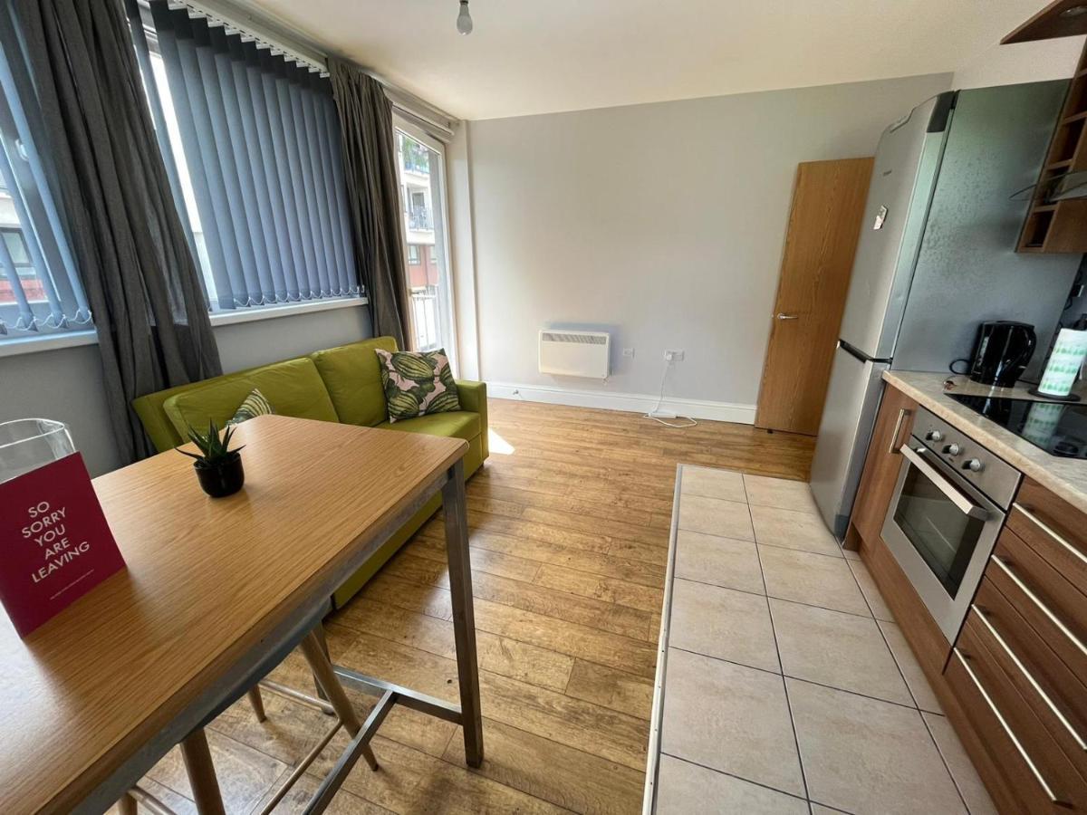 Modern Flat Near Transports Londen