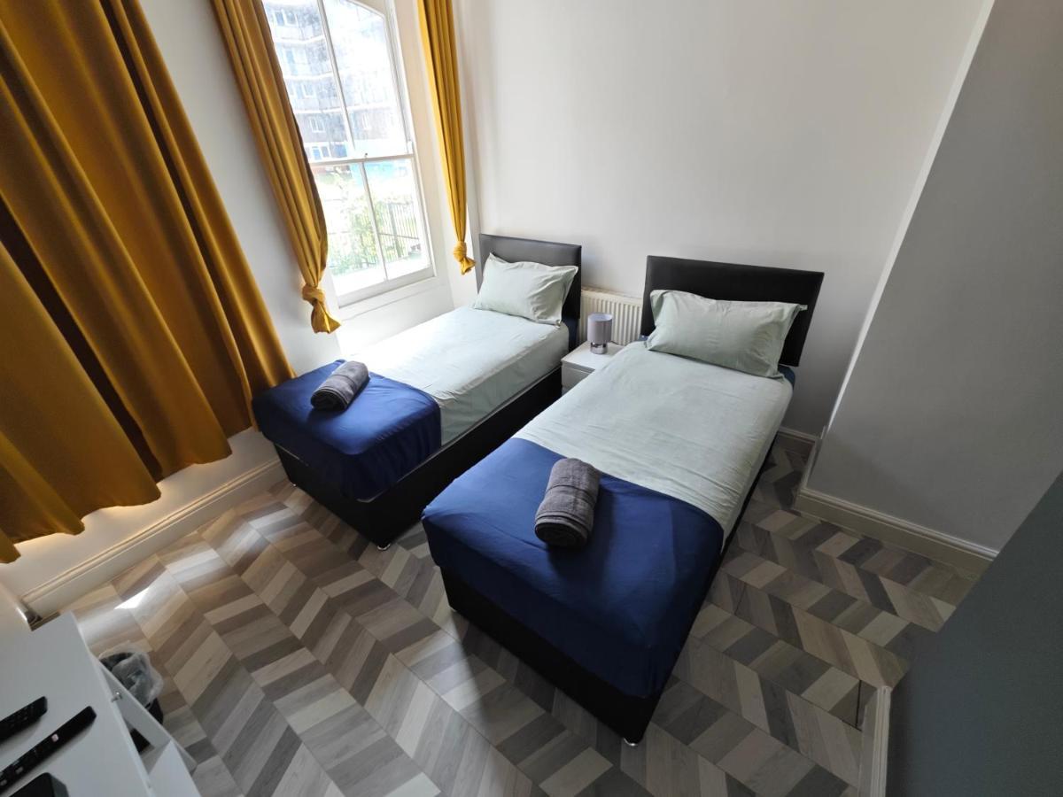2 Bedroom 2 Bathroom In Old St - Shoreditch - Zone 1 Apartment