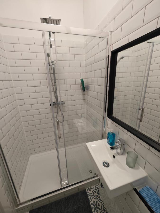 2 Bedroom 2 Bathroom In Old St - Shoreditch - Zone 1 Apartment
