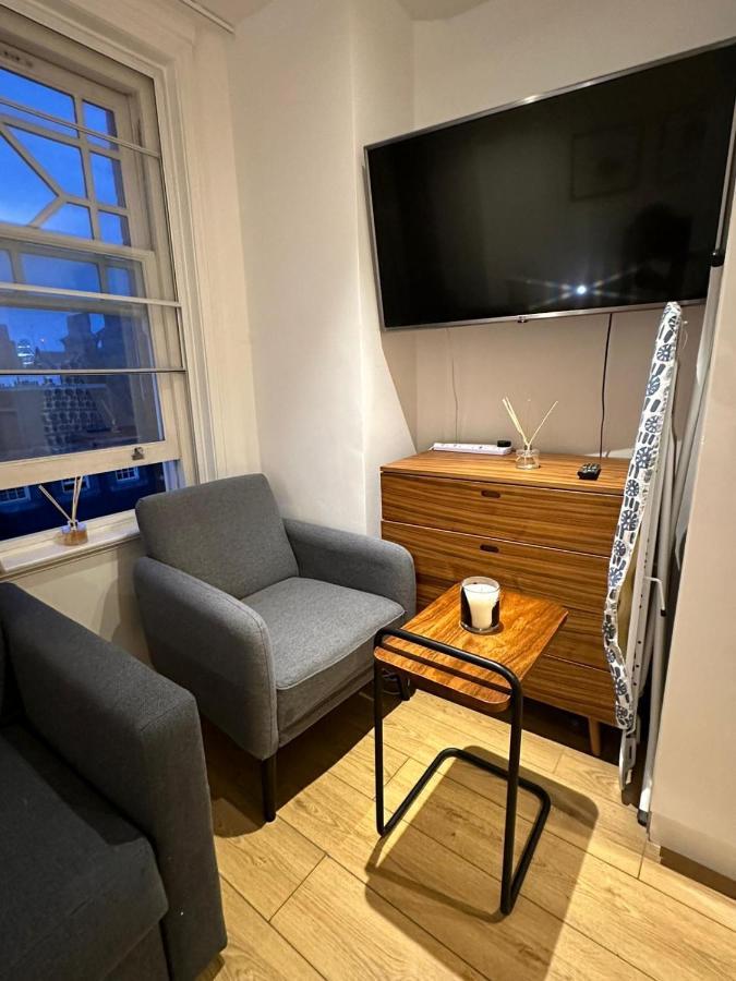 Piccadilly Living 1 Bedroom Flat In Vr11