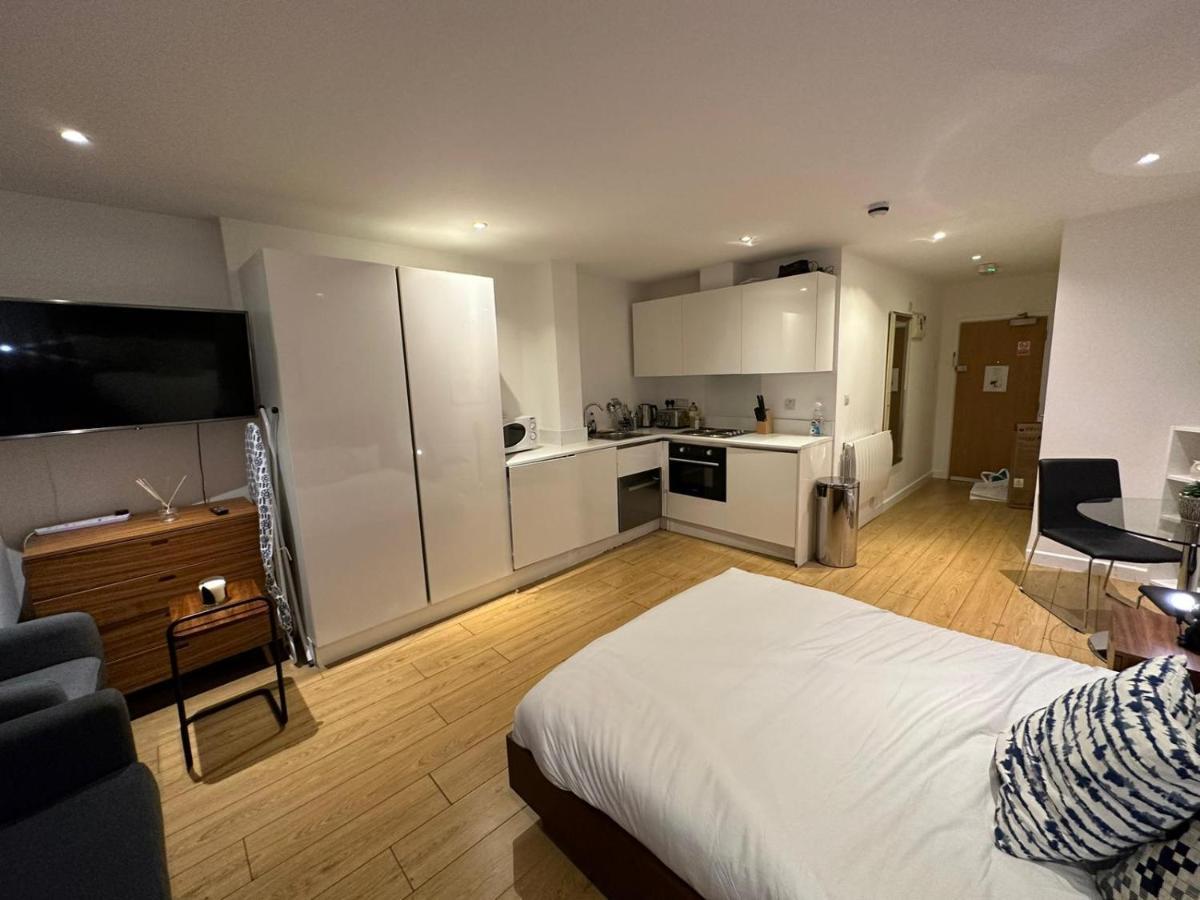 Piccadilly Living 1 Bedroom Flat In Vr11 Apartment *