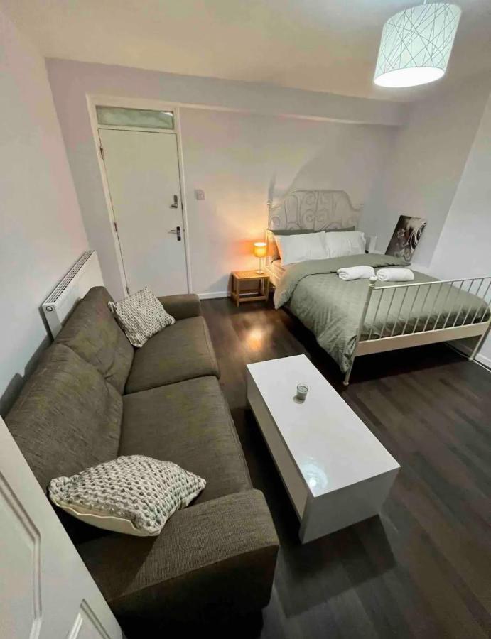 Karen House R2 Pensión