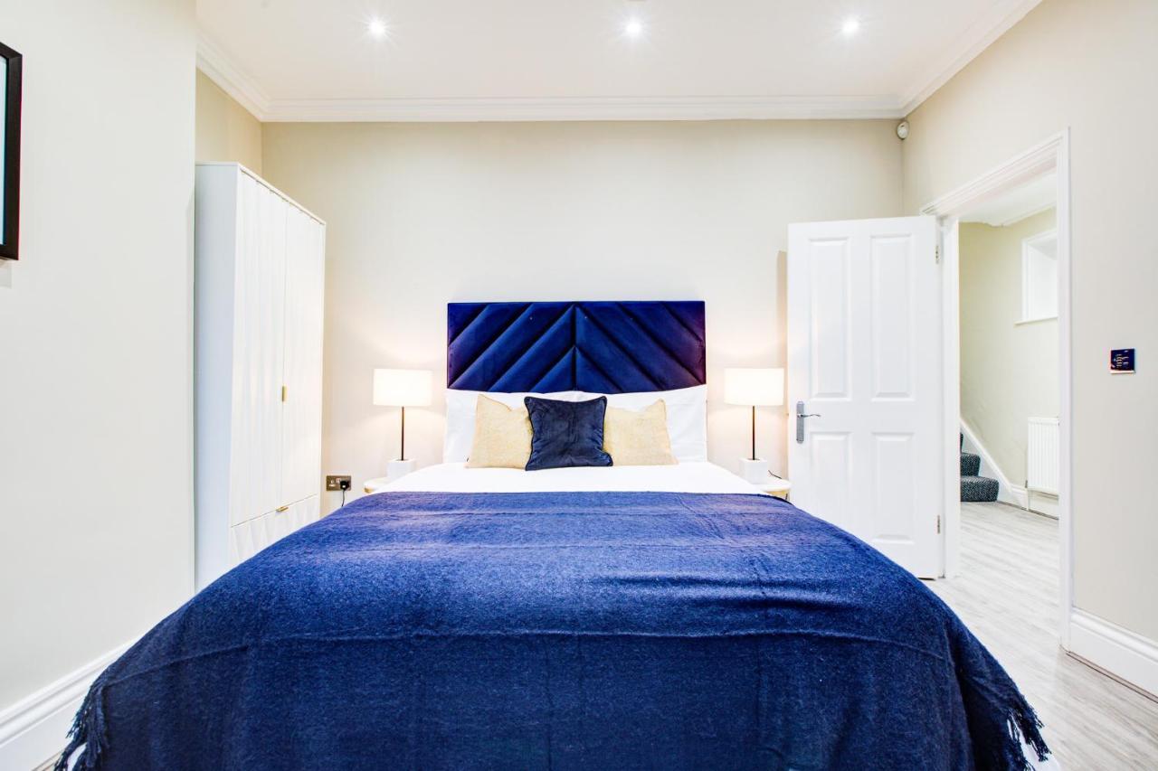 Hybrid Resi - Battersea Near Power Station Apartment
