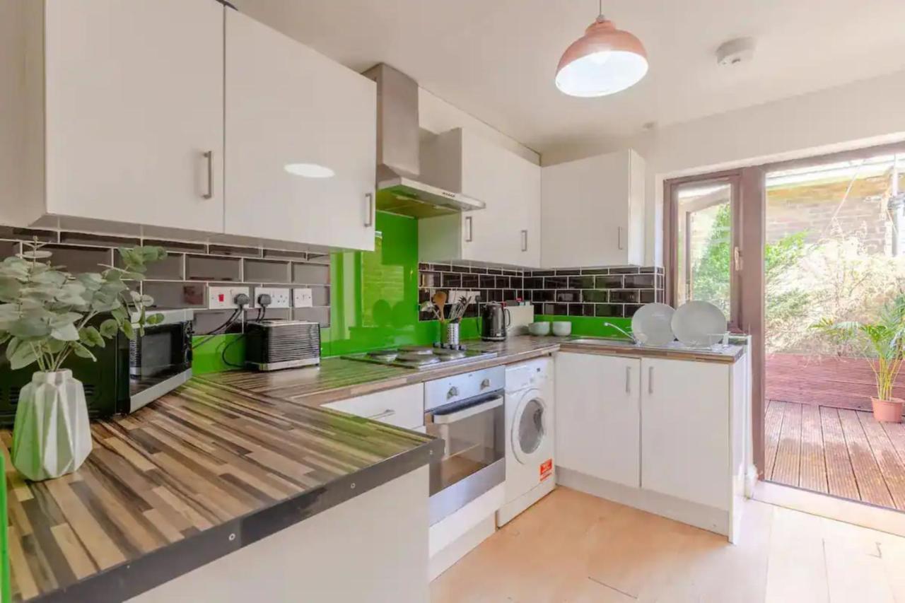 Holiday home Bright 2 Bedroom House In Kennington *