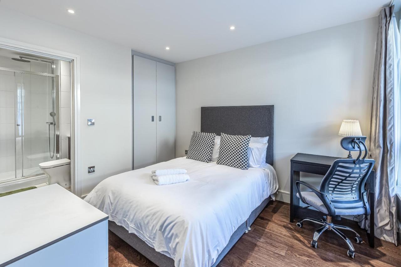3 Bedrooms Close To Canning Town & Excel Londen