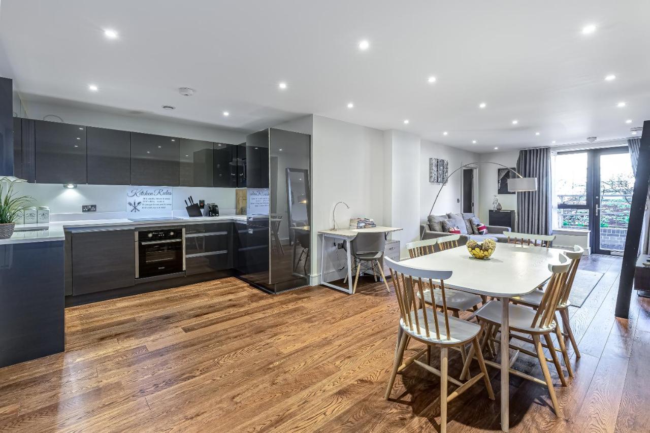 Appartement 3 Bedrooms Close To Canning Town & Excel Londen