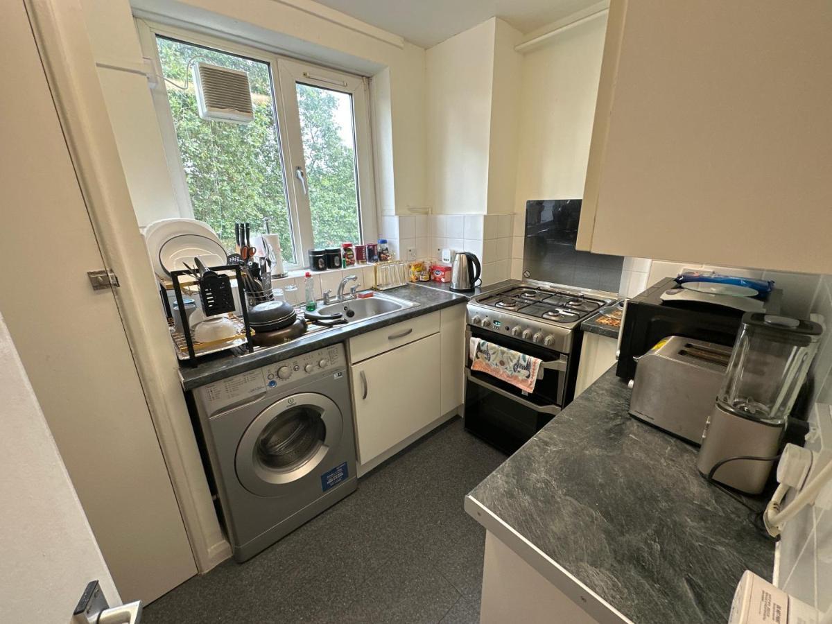 Cozy In Shared Near Canary Wharf * London