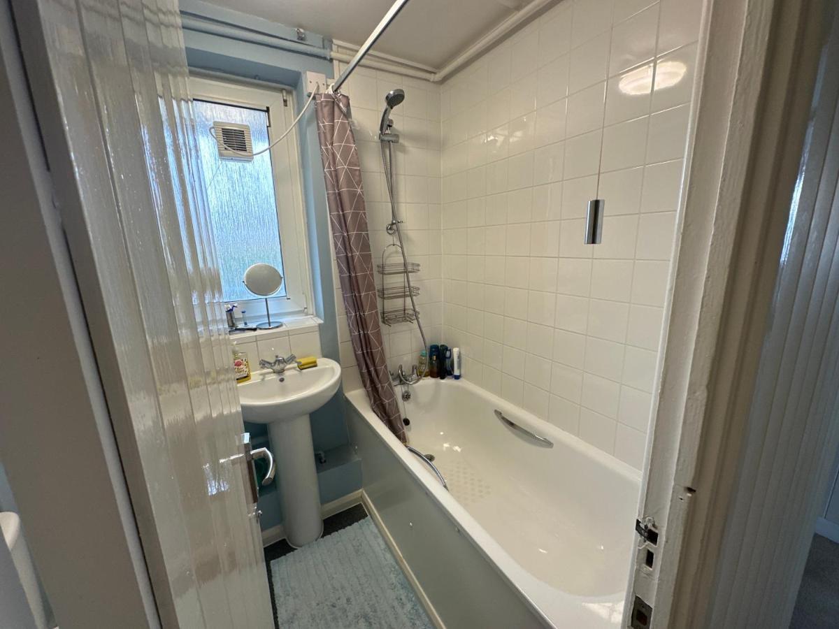 Cozy In Shared Near Canary Wharf Homestay *