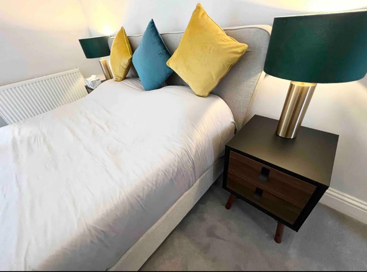 Spacious 2 Bed In The Heart Of Kensington Londen