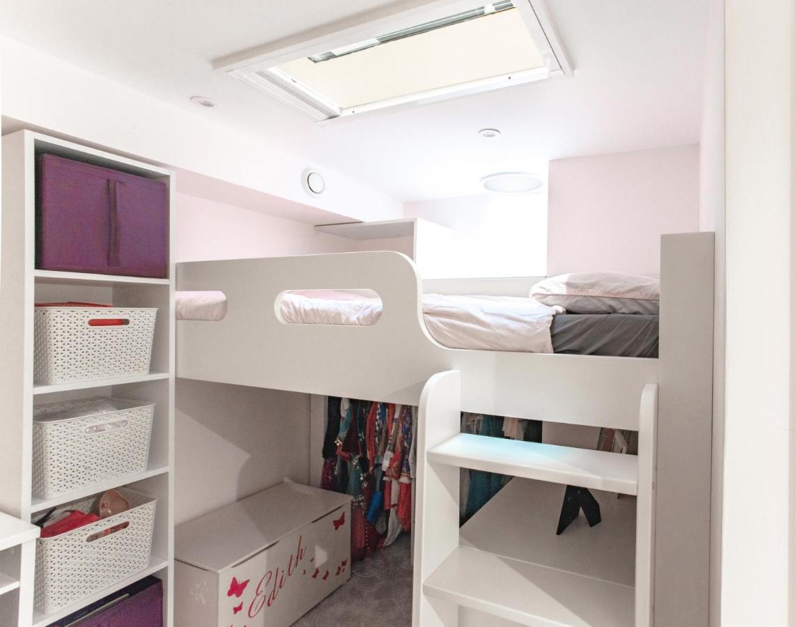 4 Bed Modern House Next To Hyde Park Сasa de vacaciones *