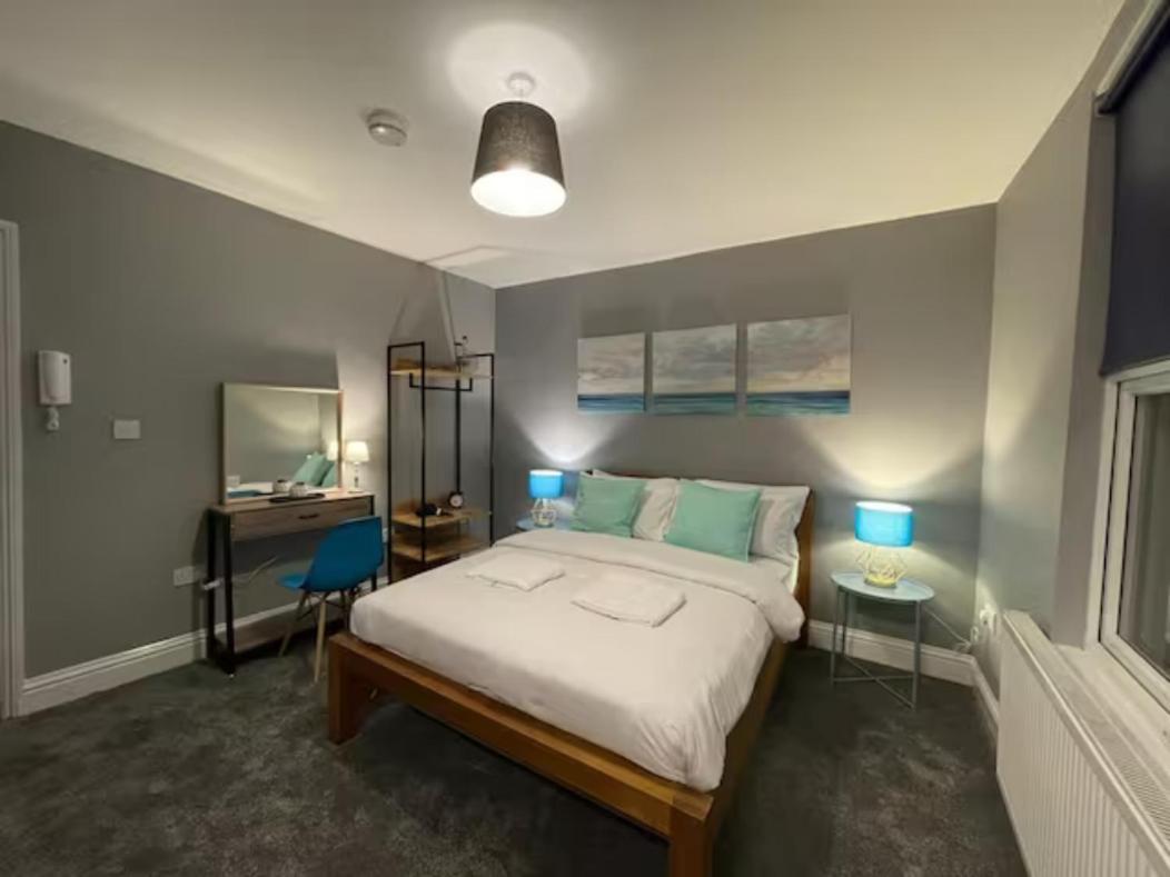 Small Double Close To King's Cross & Camden Apartment *