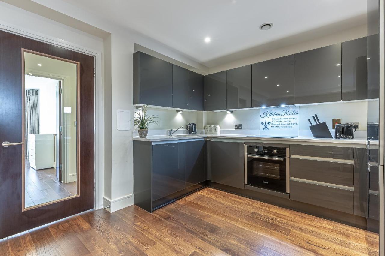 3 Bedrooms Close To Canning Town & Excel Appartement Londen
