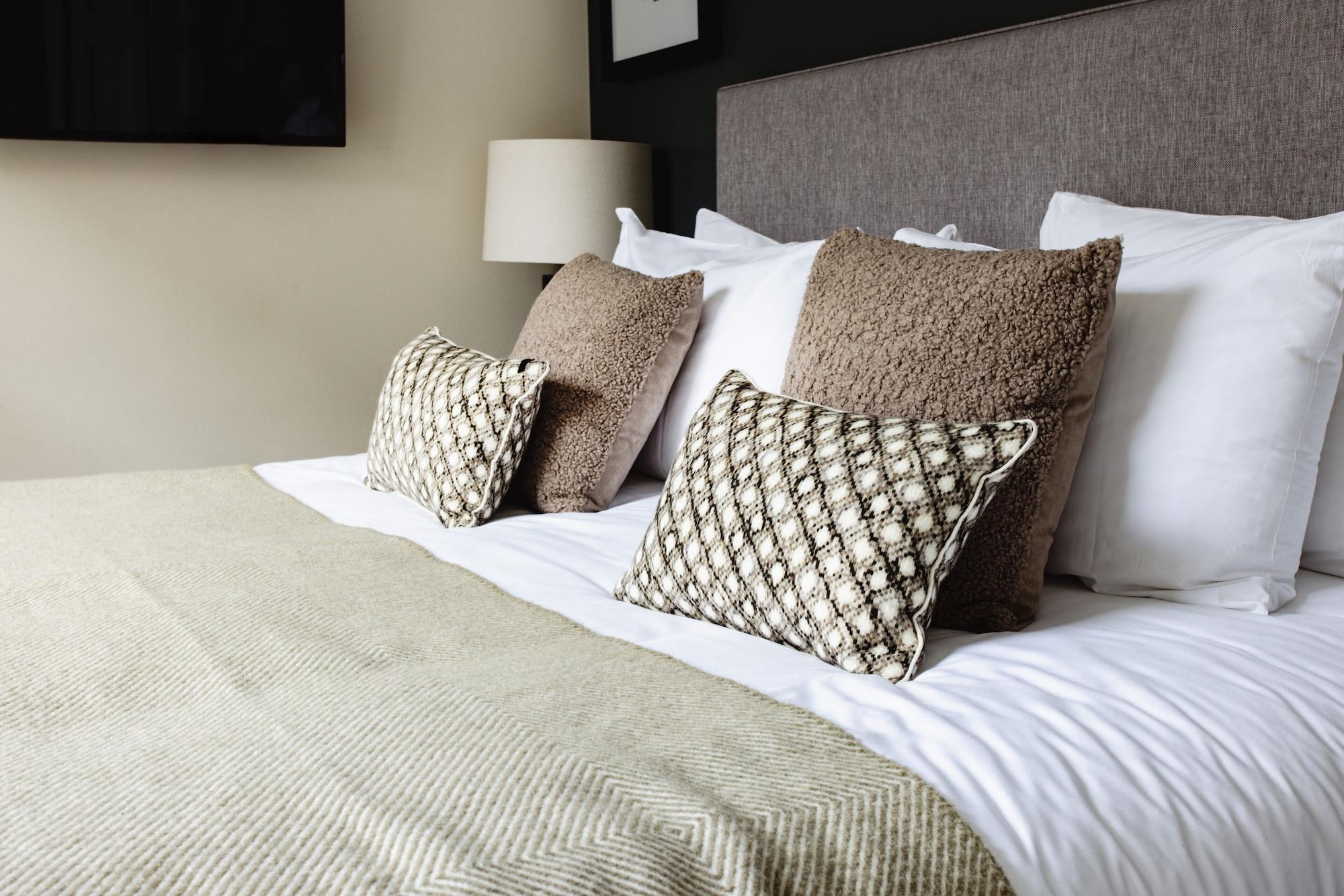Native Mayfair Apartment *