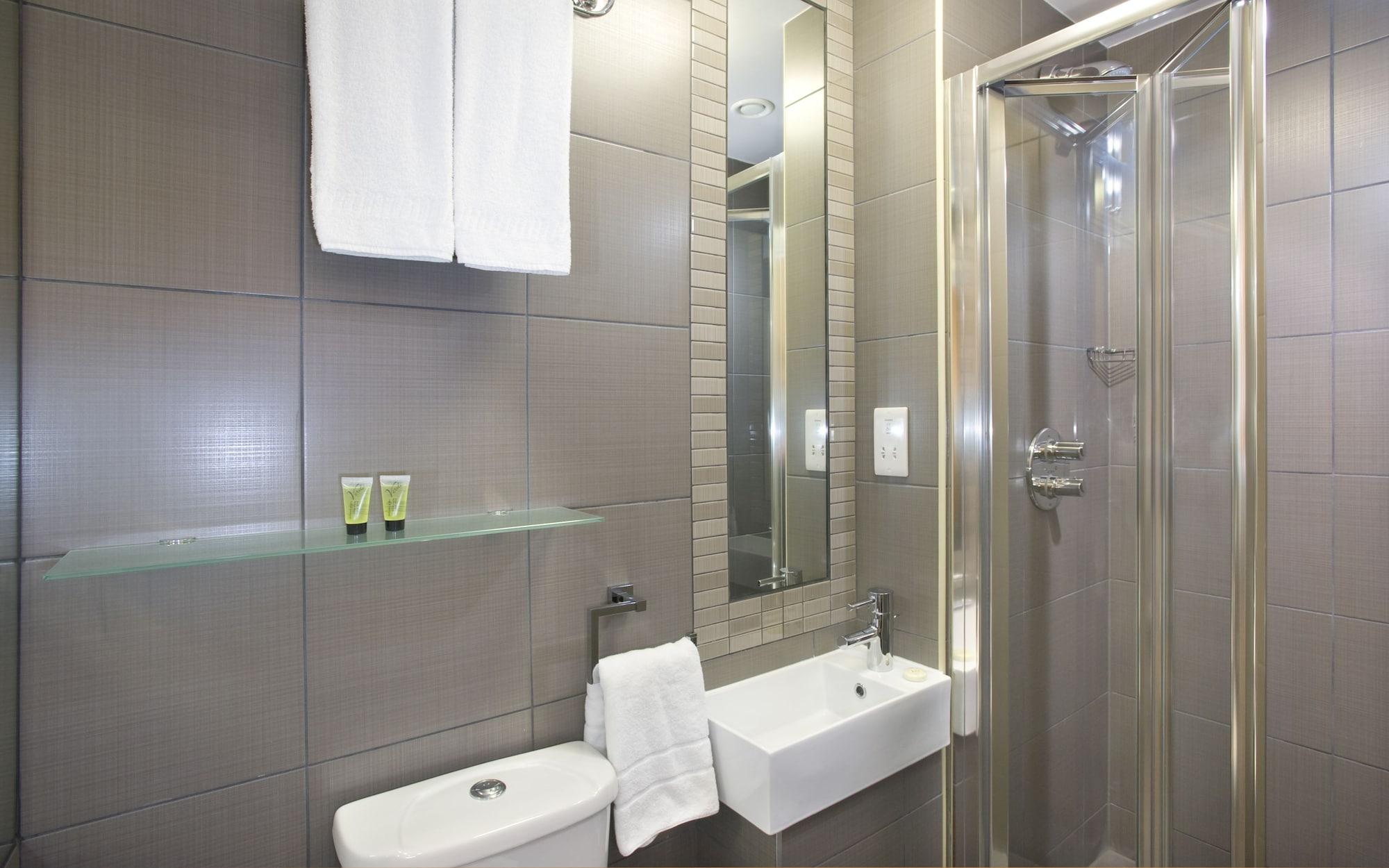 Eden Plaza Kensington Hotel 2*