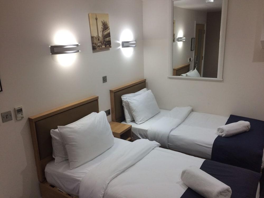 Eden Plaza Kensington Hotel 2*
