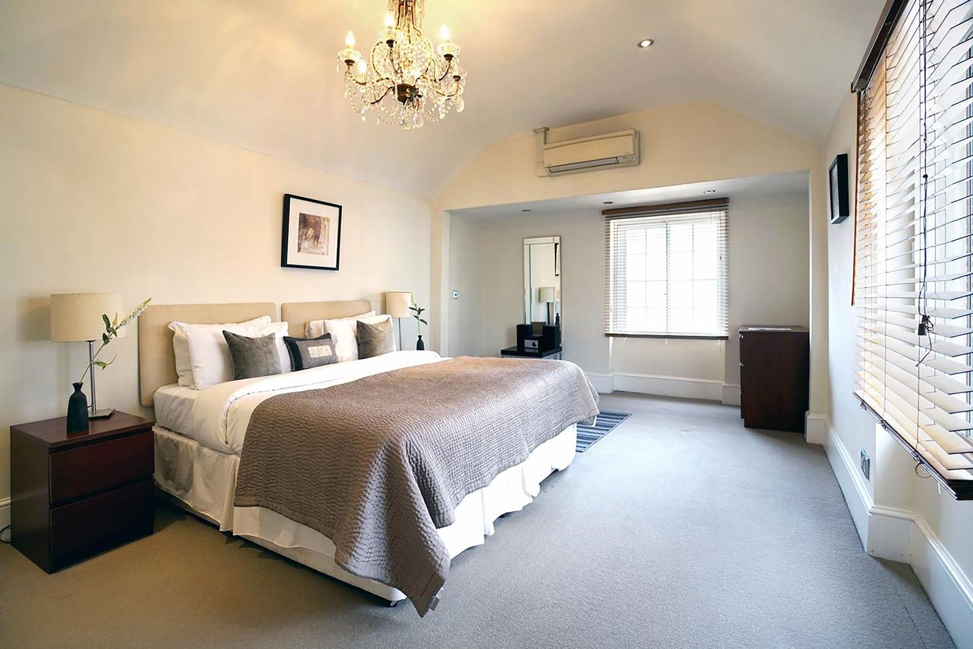 17 Hertford Street Apartahotel 3*