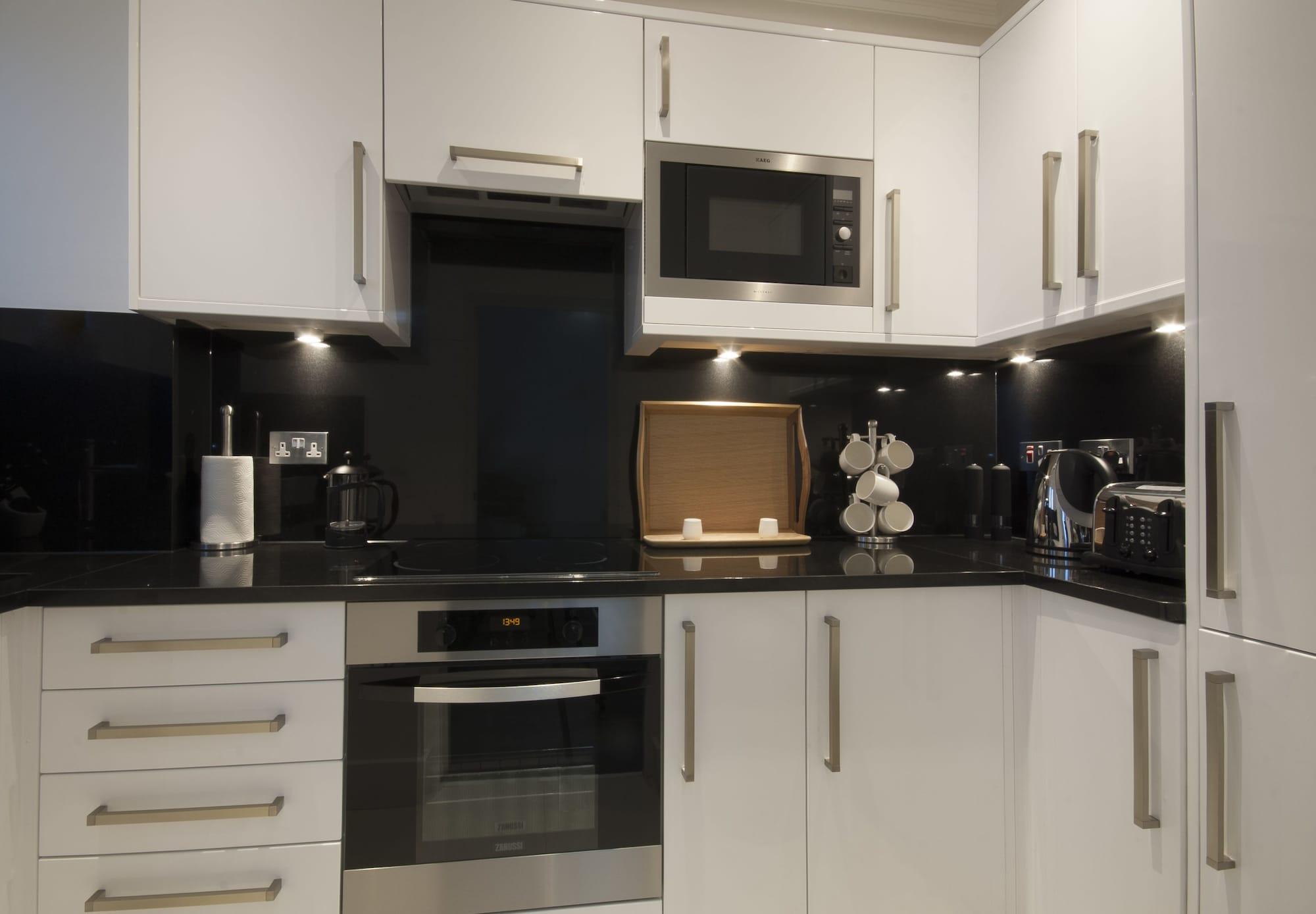 Manson Place Apartahotel 4*